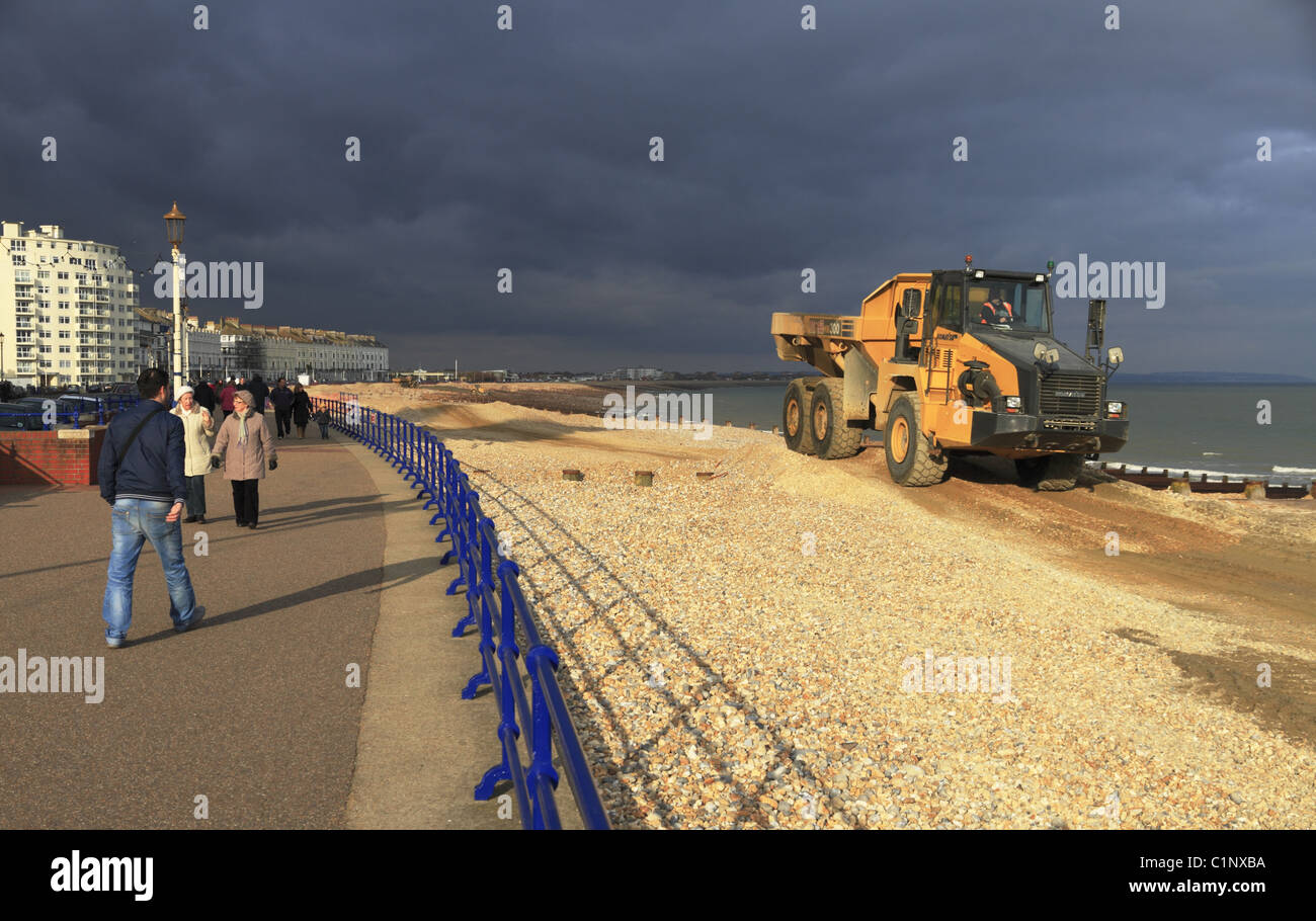 Küstenerosion und Meer Verteidigung Wartung an Eastbourne, East Sussex, England. Stockfoto