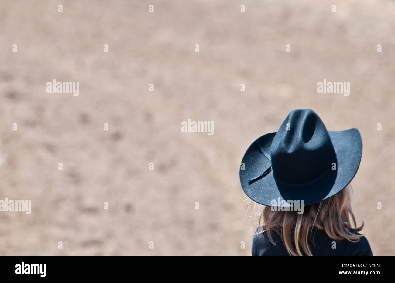 Kind in einem schwarzen Cowboy-Hut. Stockfoto
