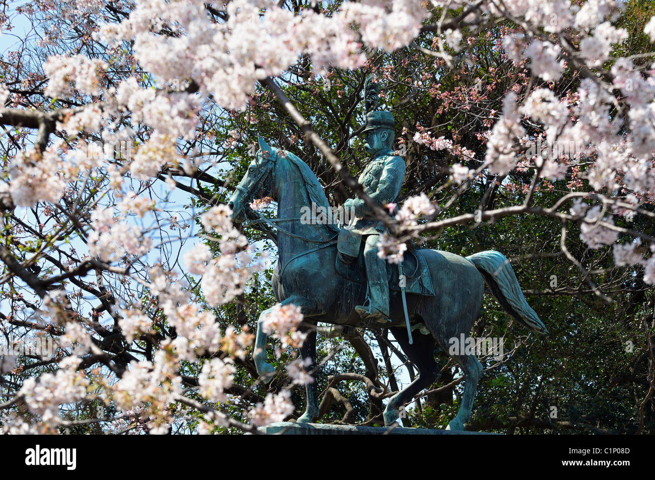 Bronze-Statue von Prinz Komatsu No Miya Akihito, Ueno-Park, Tokyo JP Stockfoto