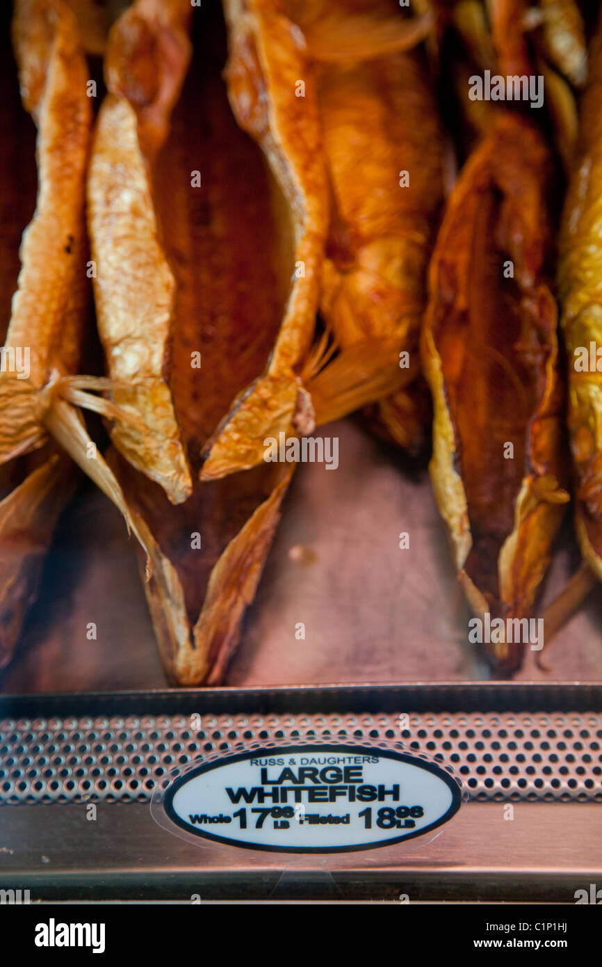 Felchen sind heiß geräuchert Perfektion verleihen Ihrer Palette ein feuchtes und rauchigen Erfahrung. Russ & Töchter, New York City Stockfoto