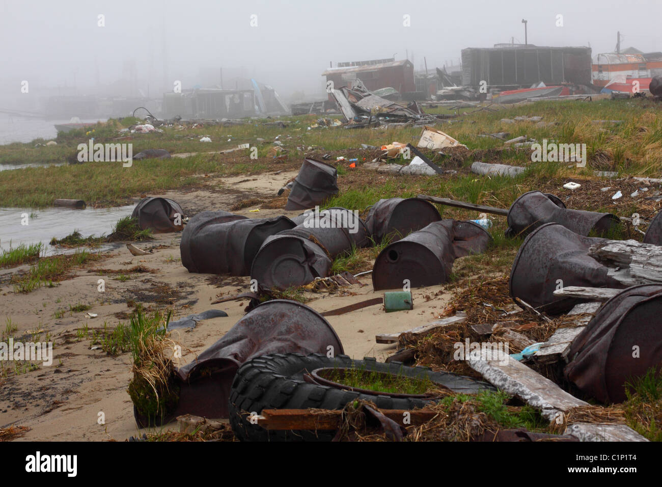 Müll am Ufer des Golfs von ü in den Umgebungen der Siedlung Mys-Stein. Jamal, Russland. Stockfoto