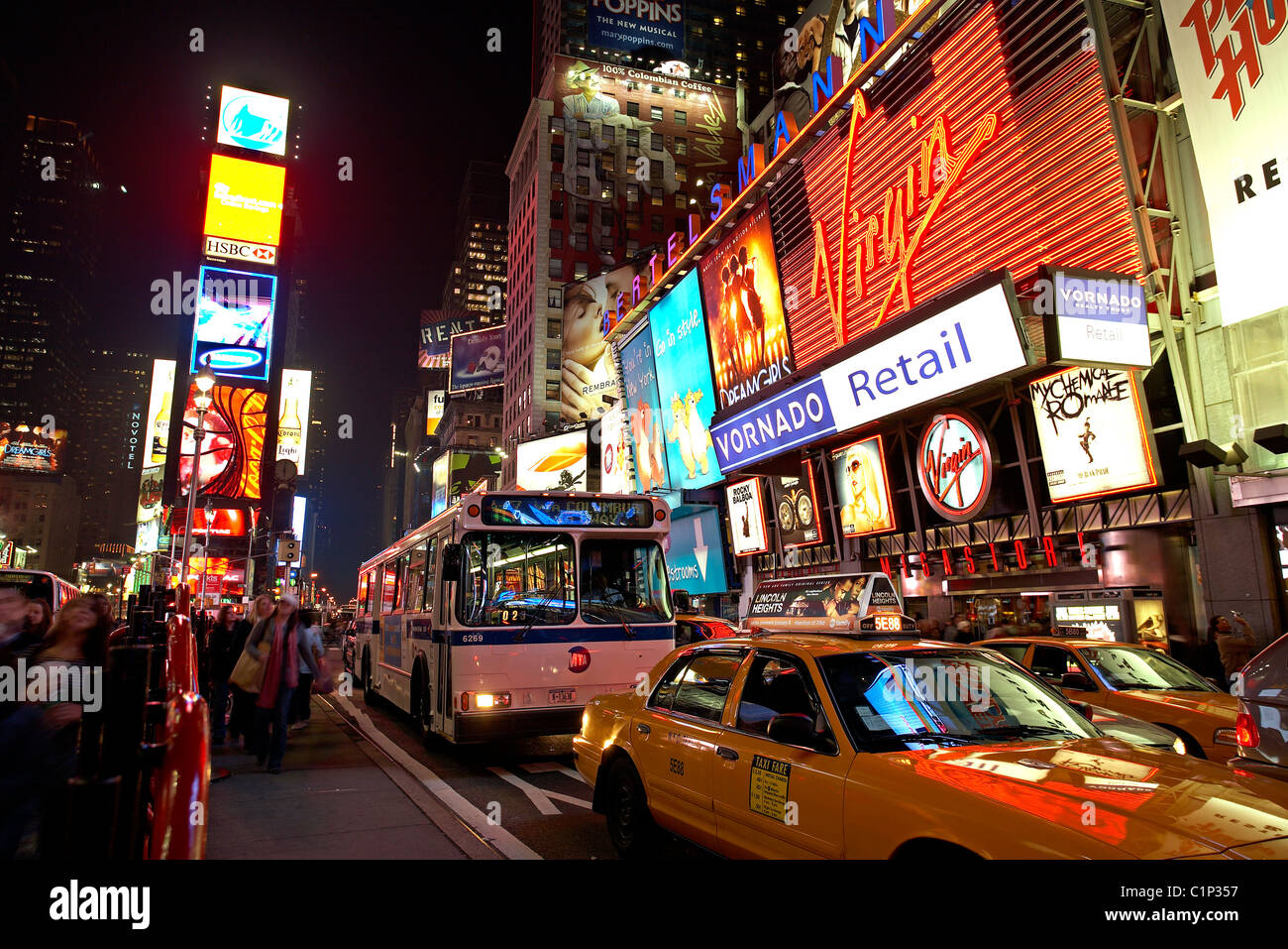 Vereinigte Staaten, New York, Manhattan, Times Square bei Nacht Stockfoto