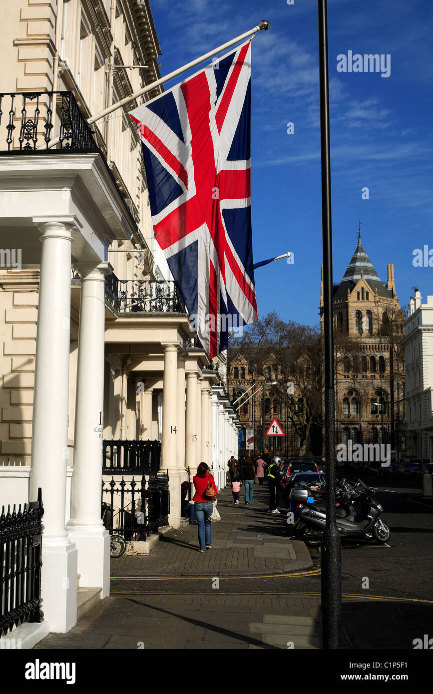 Großbritannien, London, South Kensington District, Cromwell Ort und das Natural History Museum im Hintergrund Stockfoto
