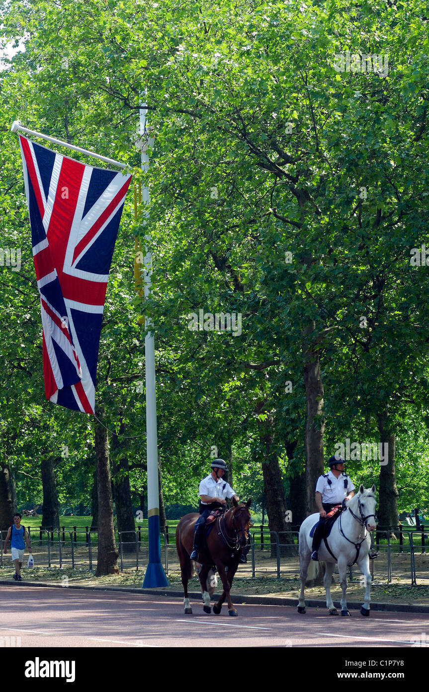 Vereinigtes Königreich, London, St. James Park, montiert Polizei Stockfoto