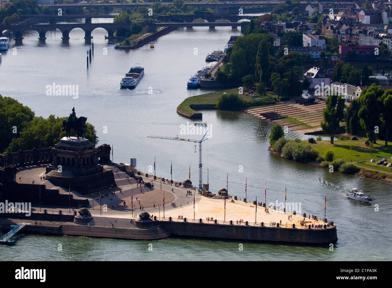 Deutschland, Koblenz, Deutsches Eck, Landzunge und Fluss in der Stadt Stockfoto