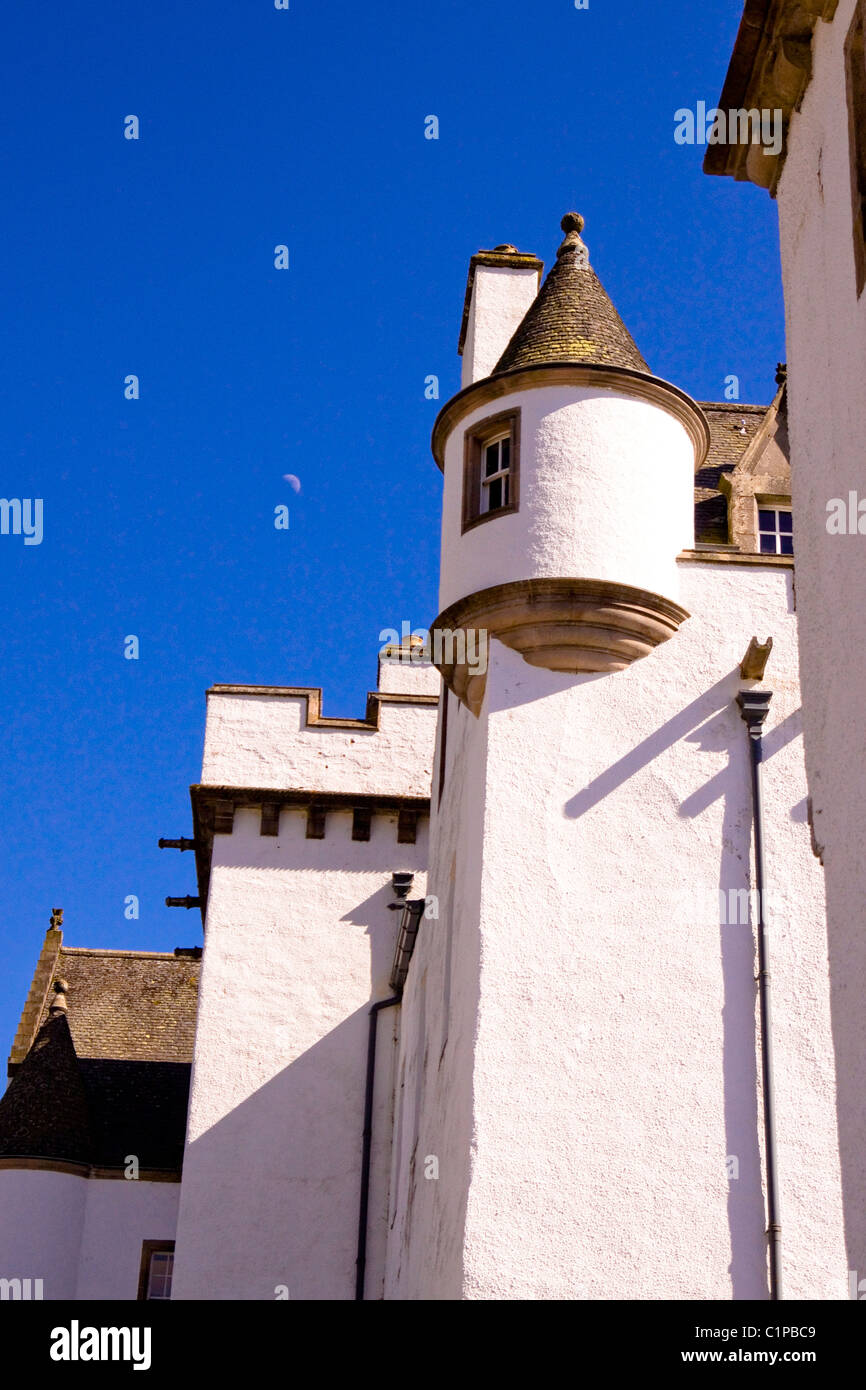 Schottland, Perthshire, Blair Castle, weiß getünchten Mauern des Schlosses gegen blauen Himmel Stockfoto