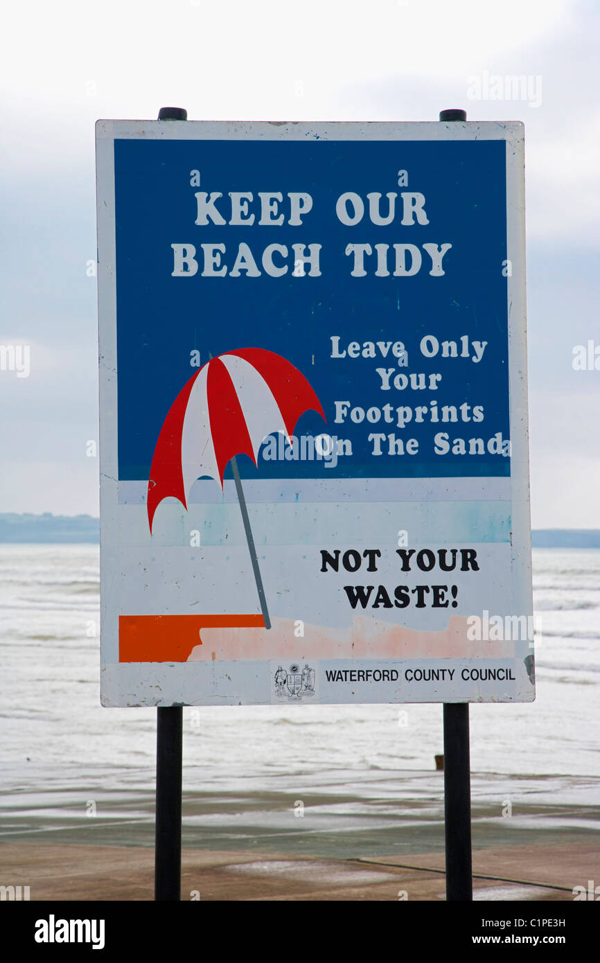 Republik von Irland, Grafschaft Waterford, Tramore, halten Strand ordentlich Zeichen Stockfoto
