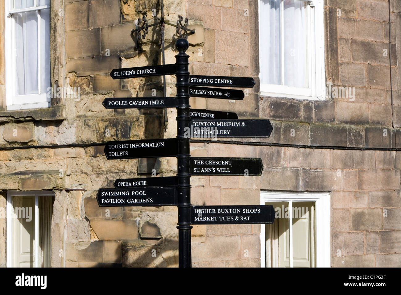 England, Derbyshire, Buxton, Hinweisschilder Stockfoto
