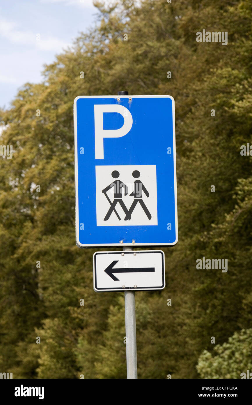 Deutschland, Bayern, Parkplatz für Wanderer Zeichen Stockfoto