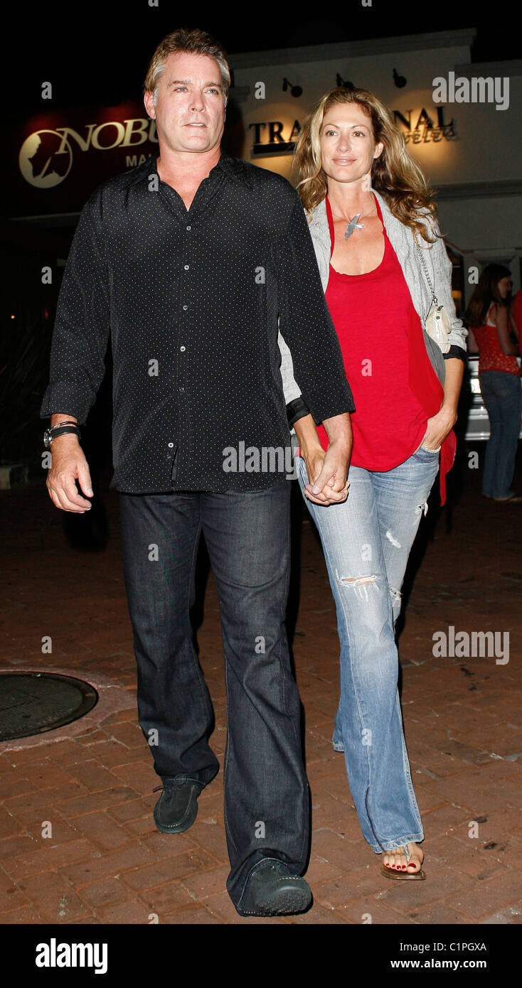 Ray Liotta und Freundin verlassen Nobu Restaurant in Malibu Los Angeles, Kalifornien - 10.07.09/GUTS Stockfoto