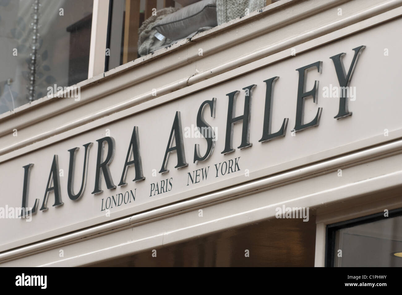 Britischen High Street Ladenschild Laura Ashley Stockfoto