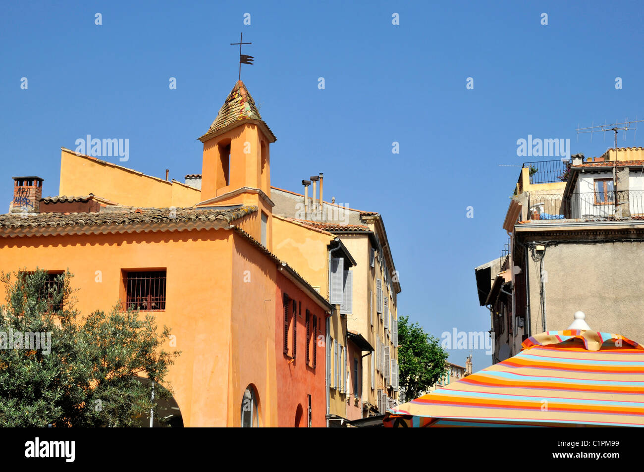 Kirche im Dorf Biot im Département Alpes-Maritimes im Südosten Frankreichs Stockfoto