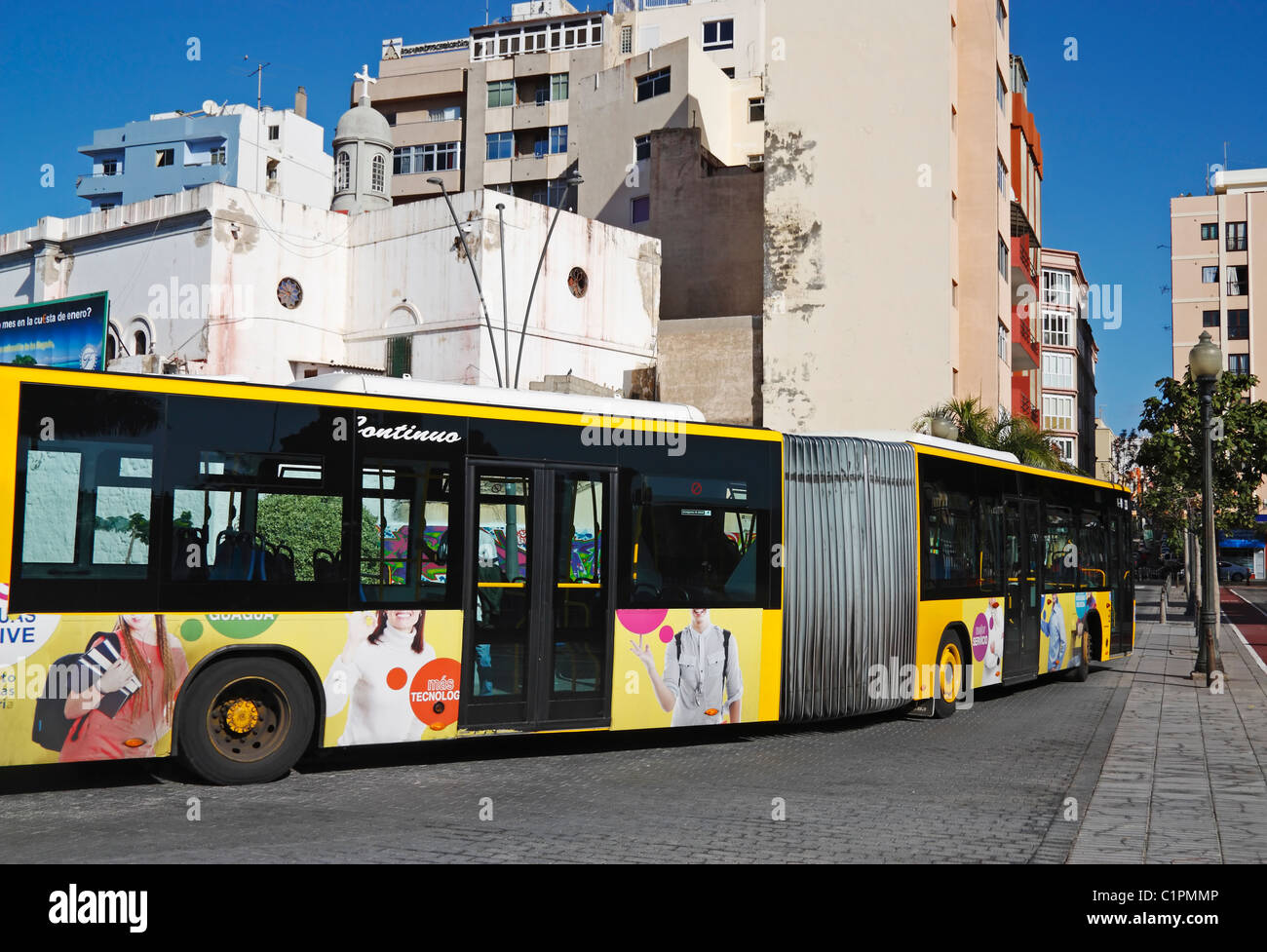 Gelbe kurvenreich Bus Stockfoto