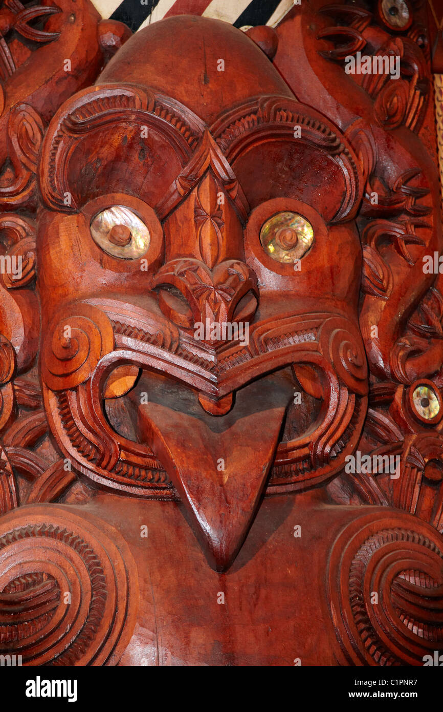 Maori geschnitzt Panel in Taranaki Stil, Te Whare Runanga, Maori-Versammlungshaus, Waitangi, Bay of Islands, Northland, Neuseeland Stockfoto