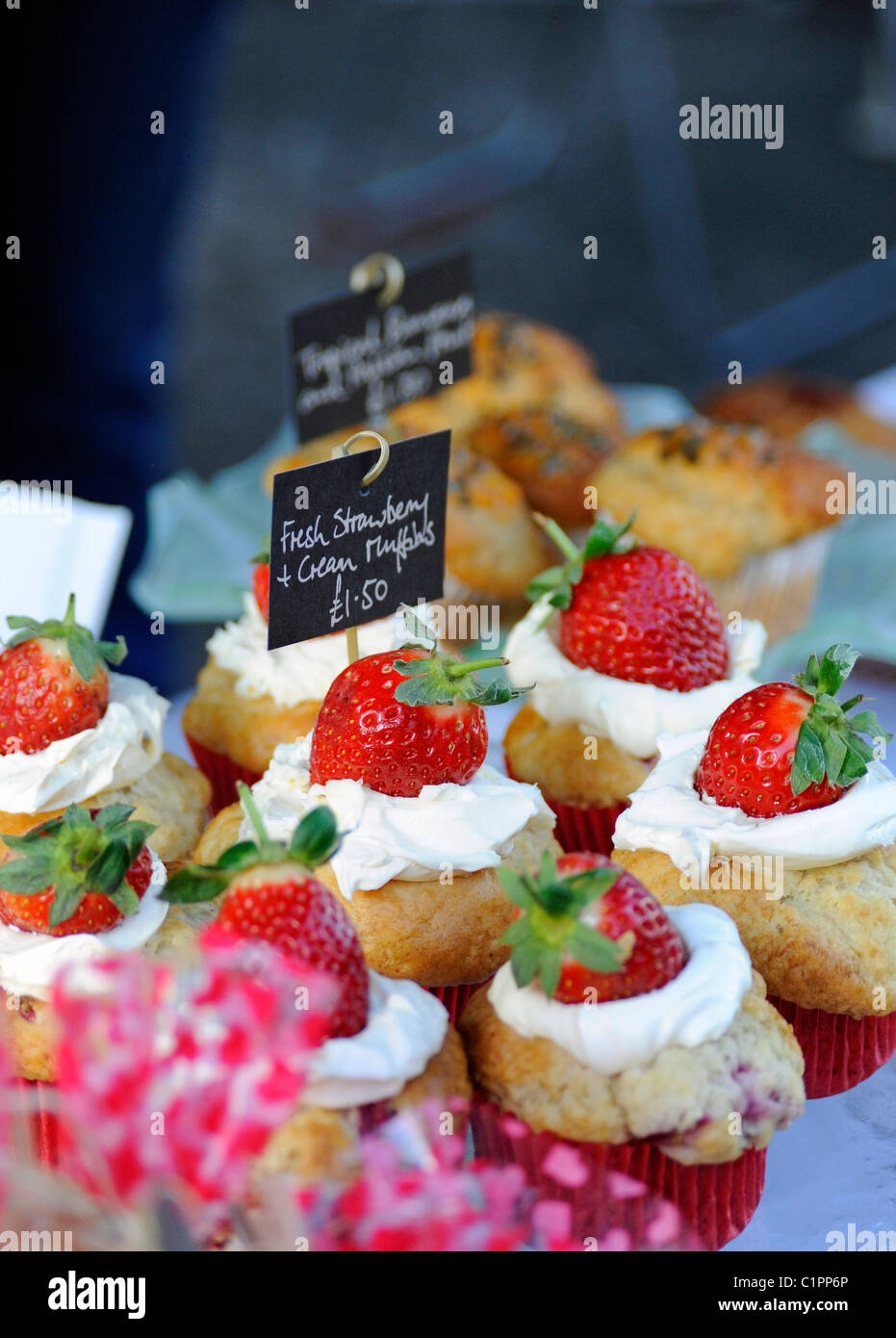 Cup Cakes am Marktstand in Brighton Stockfoto