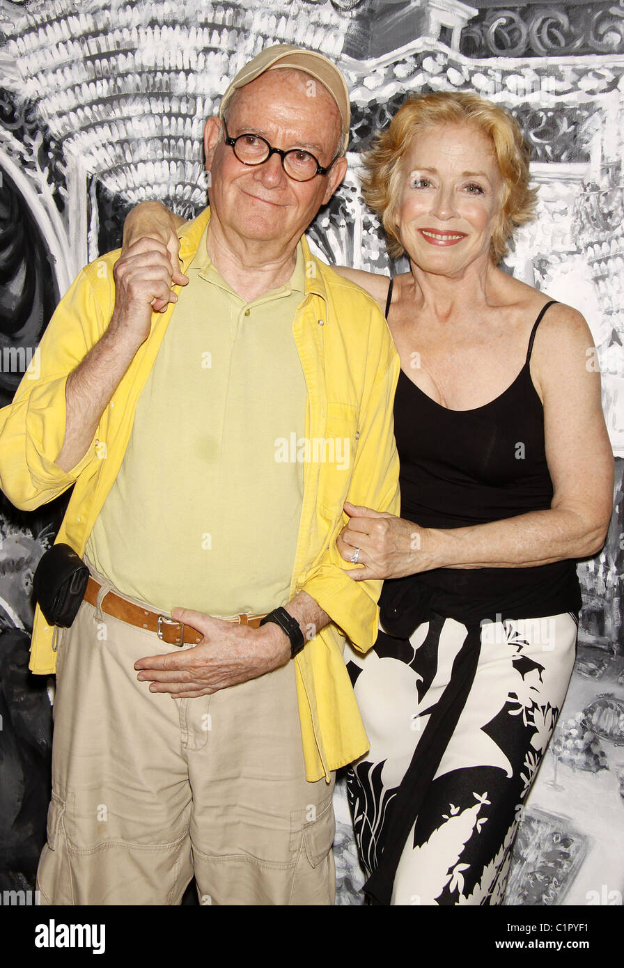 Buck Henry und Holland Taylor: Teilnahme an der Opening Night After-Party für ihr neues Stück, The Wild Projekt-Theater-Produktion Stockfoto