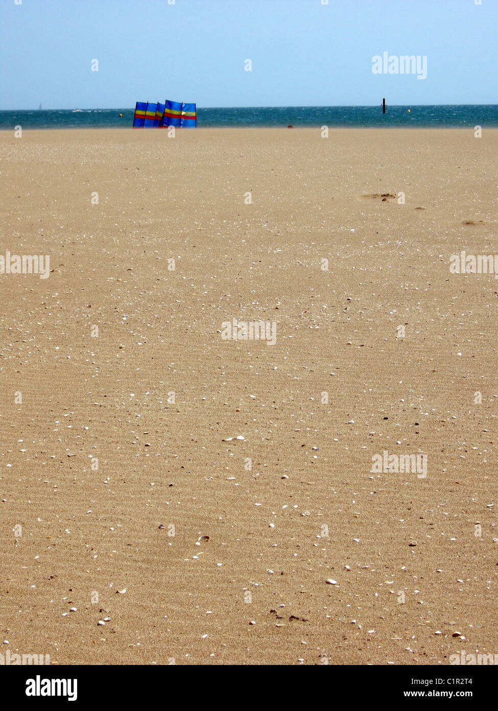 Ein Strand an der Südküste von Frankreich, unberührten und ruhigen. Stockfoto