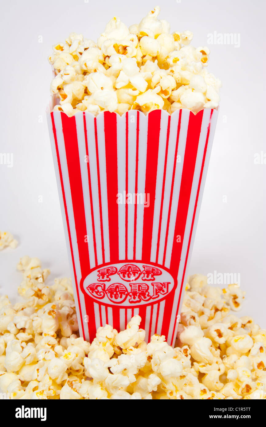 Bild von einem Popcorn-Halter mit Popcorn vor Stockfoto