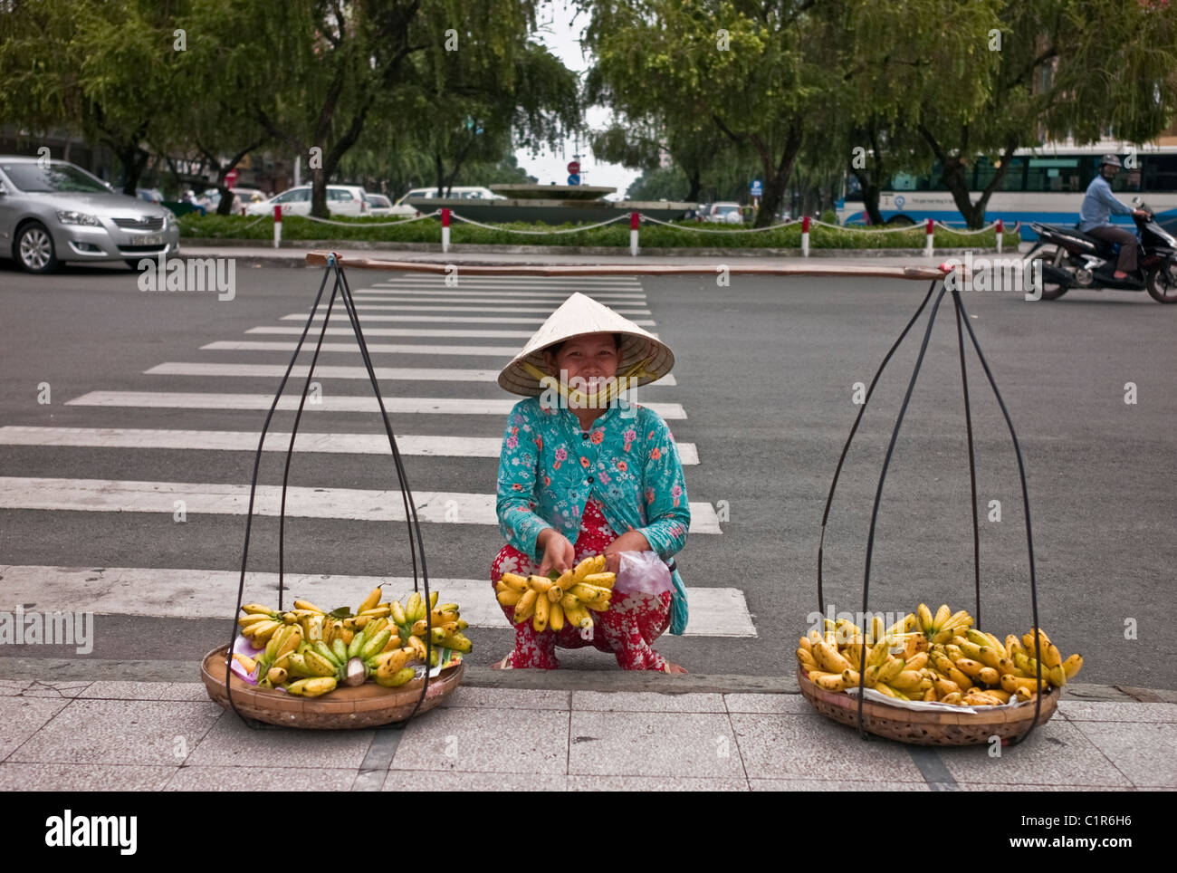 Asiatische Dame in Saigon Bananen zu verkaufen. Ho-Chi-Minh-Stadt, Vietnam Stockfoto