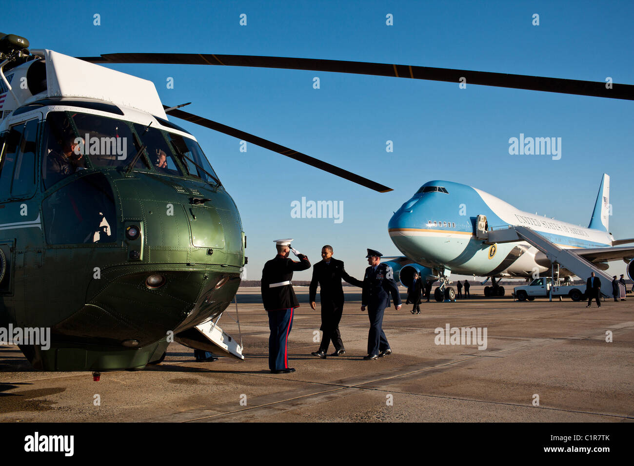 Präsident Barack Obama geht von Air Force One Board Marine One in gemeinsame Basis Andrews, Maryland. Stockfoto