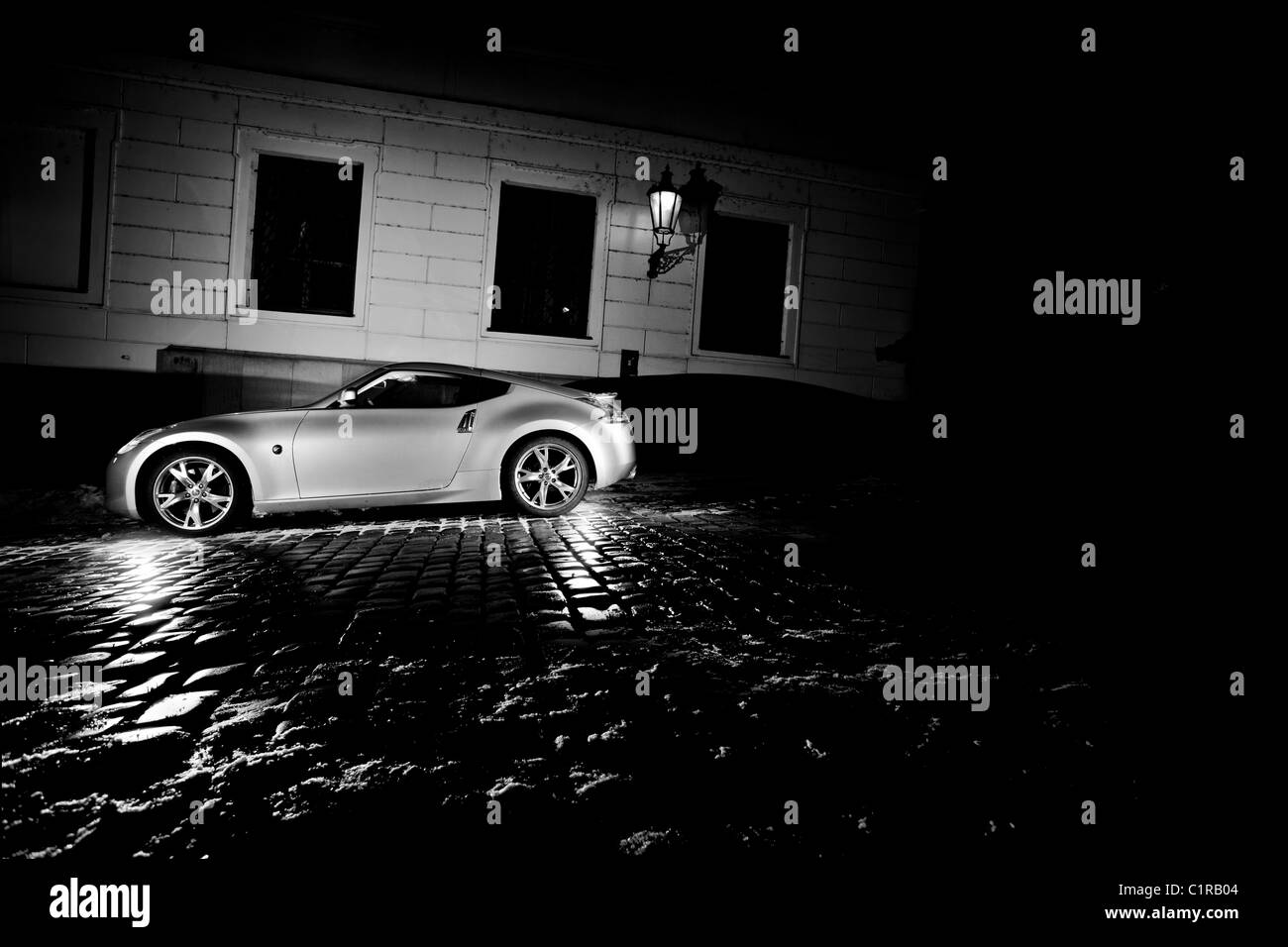 Silber Sport Auto auf der Straße Stockfoto