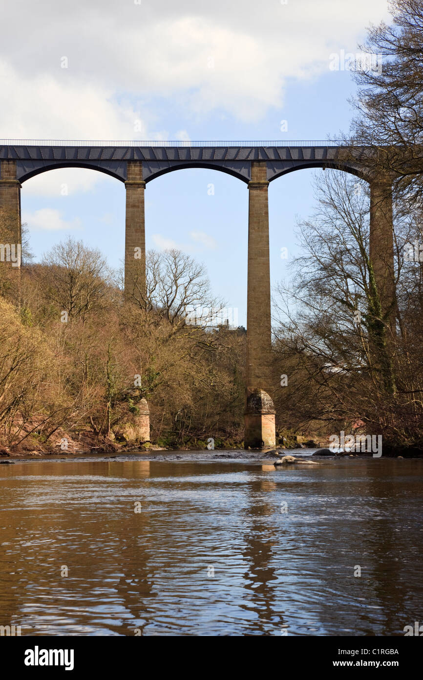 Trevor, Wrexham, Nordwales, UK. Pontcysyllte Aquädukt trägt Llangollen Kanal über das Tal des Flusses Dee. Stockfoto