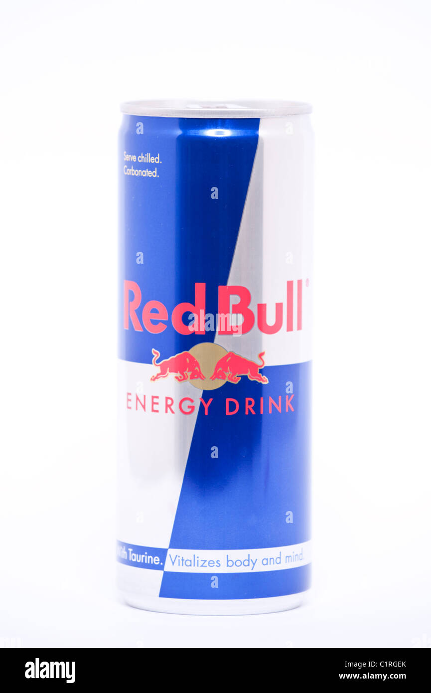 Eine Dose Red Bull Energy Drink auf weißem Hintergrund Stockfoto