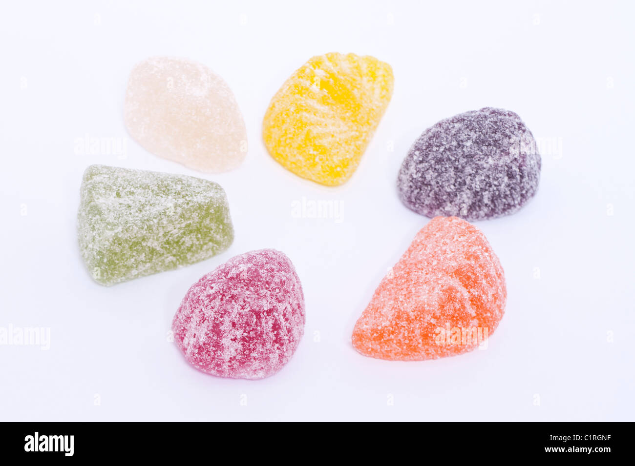 Eine Auswahl der gezuckerte Gelee Früchte Pastillen traditionellen Süßigkeiten auf weißem Hintergrund Stockfoto