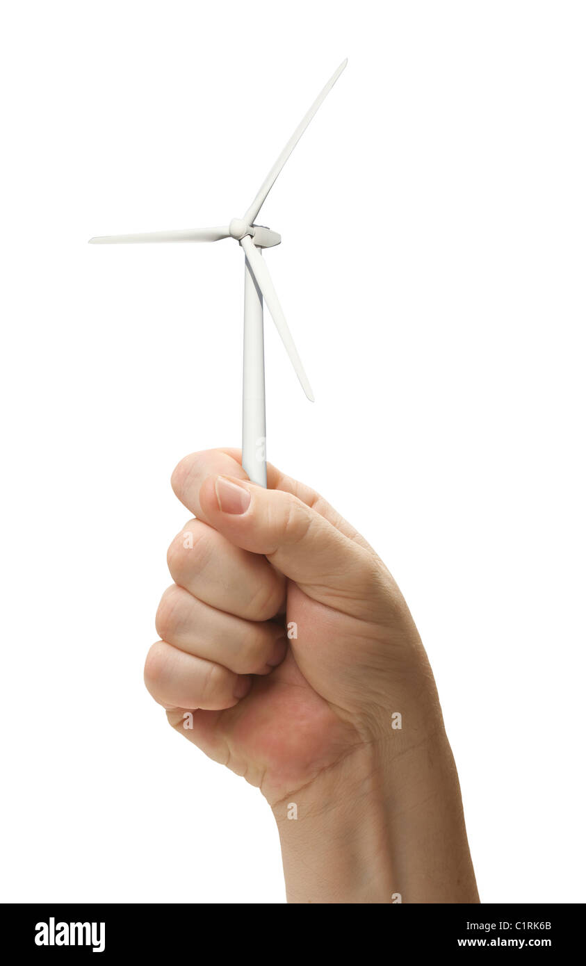 Männliche Faust hält Windturbine isoliert auf einem weißen Hintergrund. Stockfoto