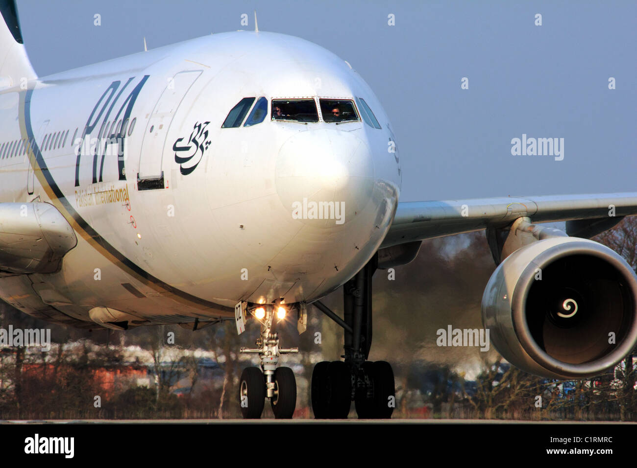 PIA Pakistan international Airways Jet Flugzeug AP-BDZ Leeds Bradford Airport LBA Stockfoto