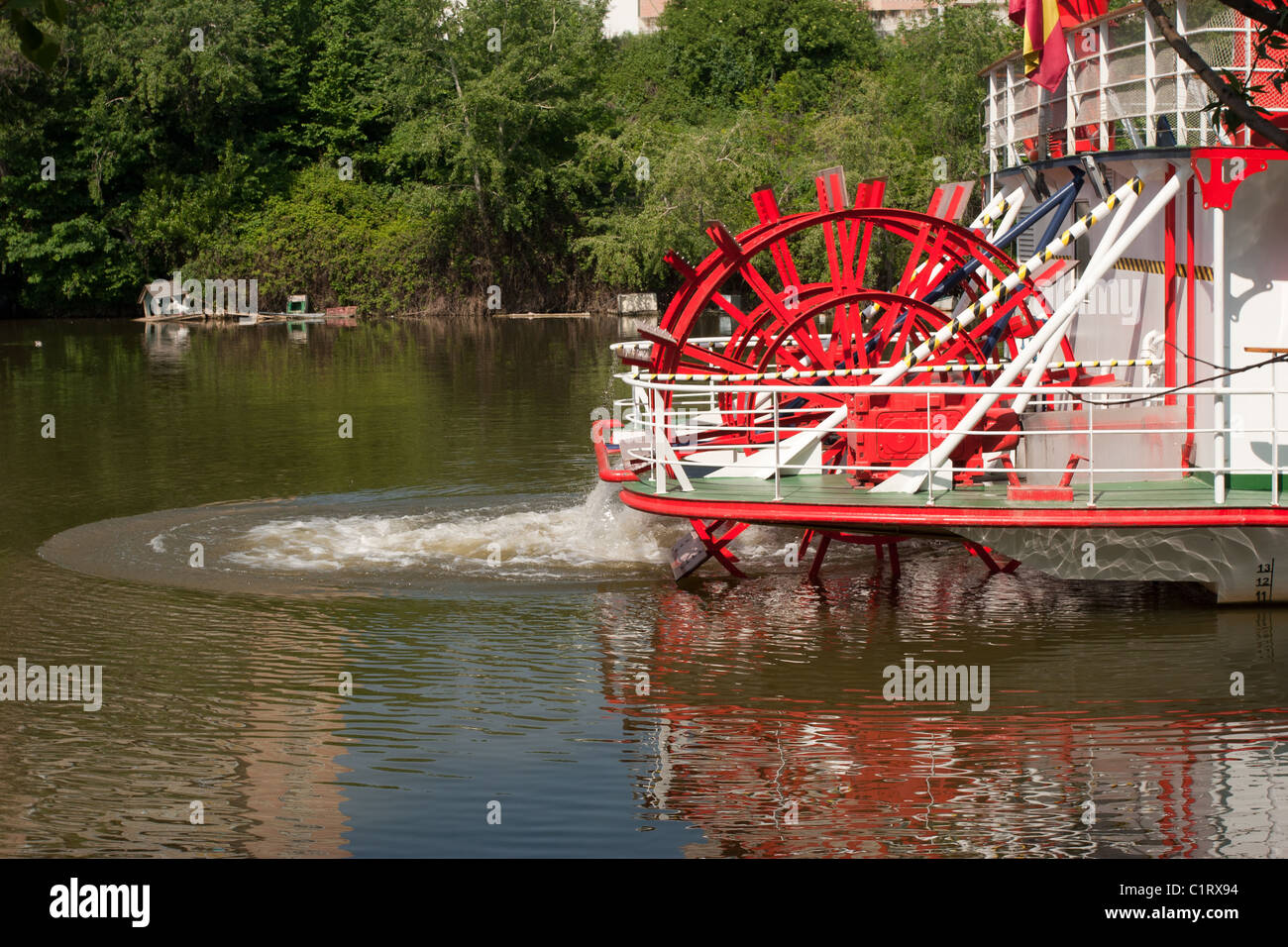 Alten Dampfschiff am Fluss Pisuerga Stockfoto
