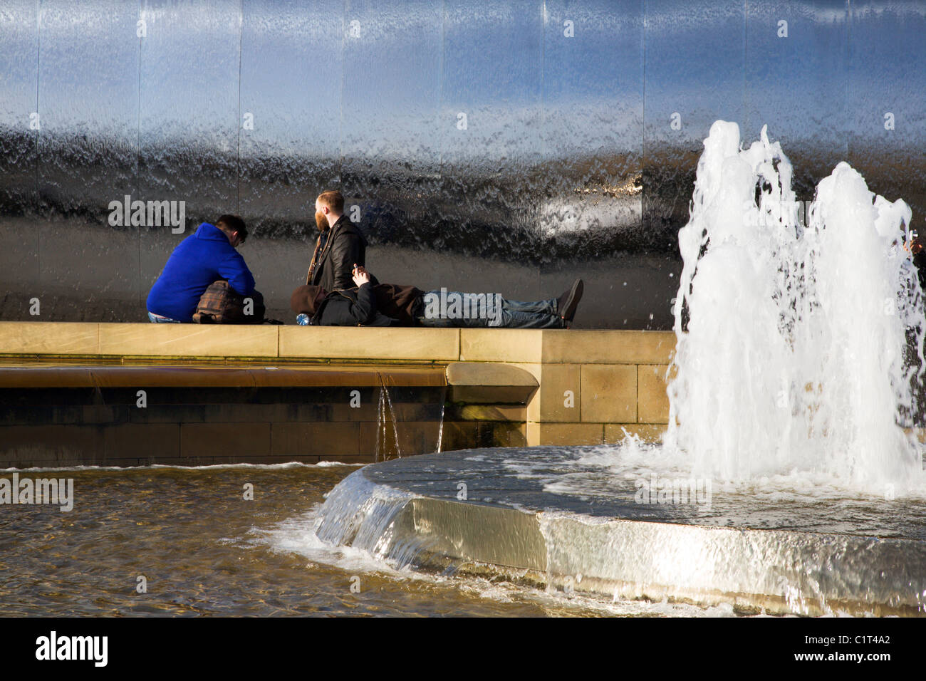 Hanging Around in Garbe Platz Sheffield South Yorkshire England Stockfoto