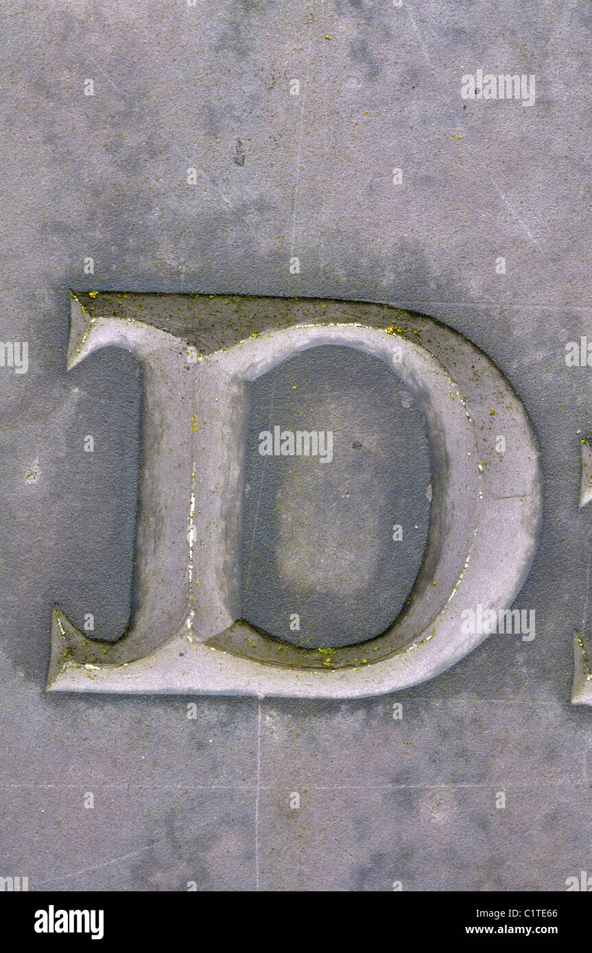 Buchstabe D Detail der Schiefer Grabstein, Leicestershire, UK Stockfoto