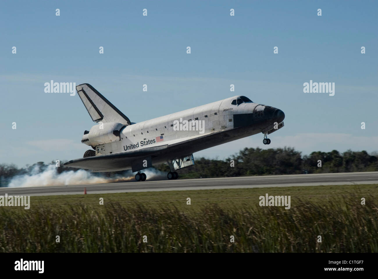 Space Shuttle Atlantis landet am Kennedy Space Center, Florida. Stockfoto