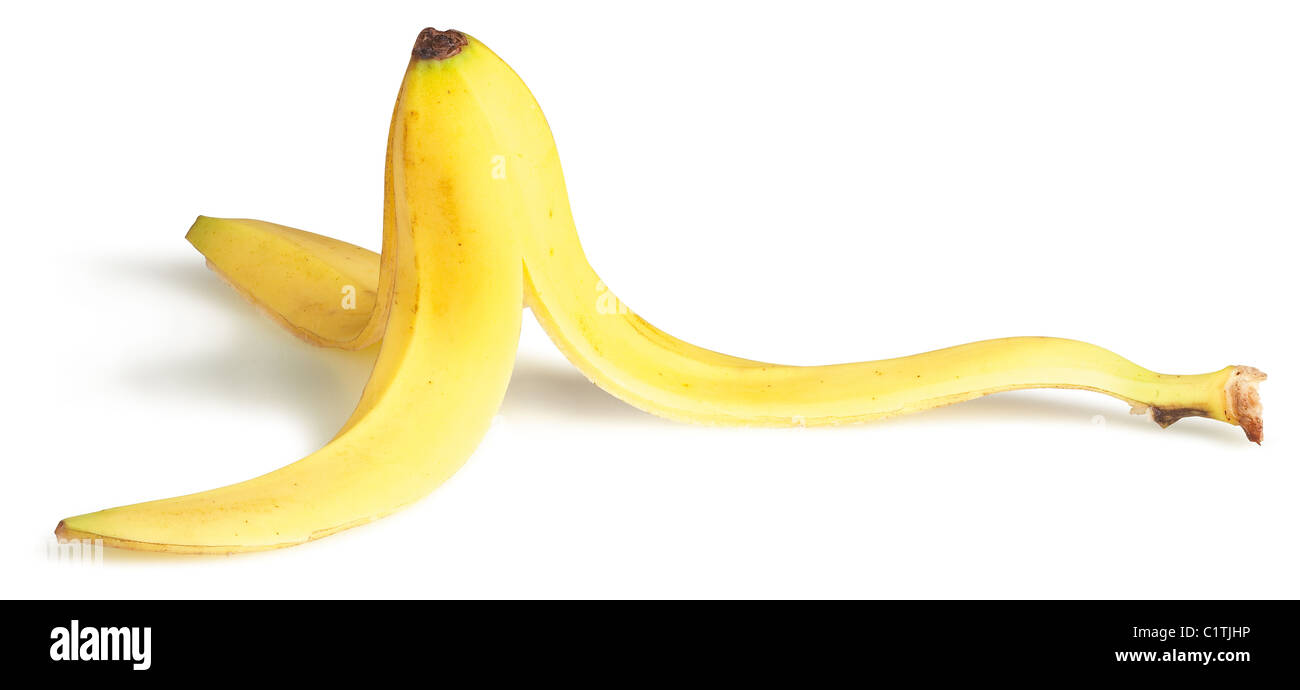 eine rutschige Bananenschale isoliert auf weiss mit Beschneidungspfad Stockfoto
