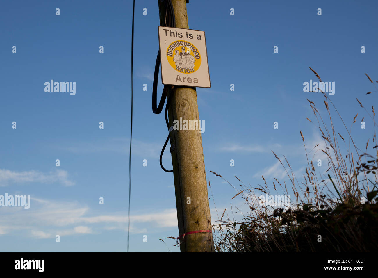 Dies ist eine Nachbarschaft Uhr anmelden Feldweg Stockfoto
