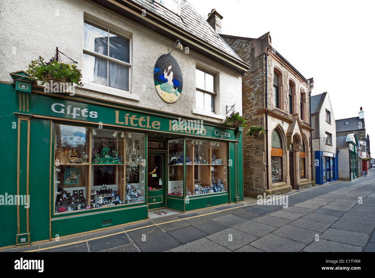 Albert-Fußgängerzone in Kirkwall Orkney Festland Schottland mit Trenabies Bistro mit kleinen Insel-Geschenk-shop Stockfoto