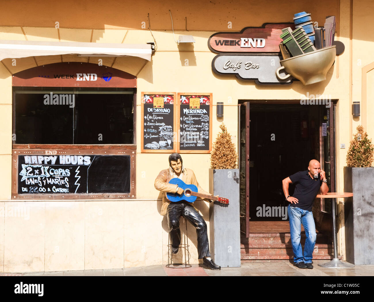 Malaga, Spanien. Vorderseite des Wochenende Cafe-Bar in Plaza De La Merced. Stockfoto