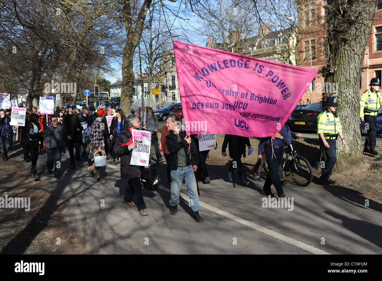 Lehrer und Dozenten aus Brighton protestierten gegen die vorgeschlagene Kürzung der Gehälter und Renten durch die Regierung in Großbritannien Stockfoto