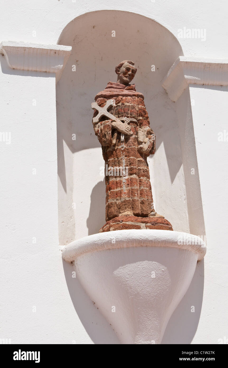 Oceanside, Kalifornien. Missionarische Statue an Mission San Luis Rey de Francia. Stockfoto