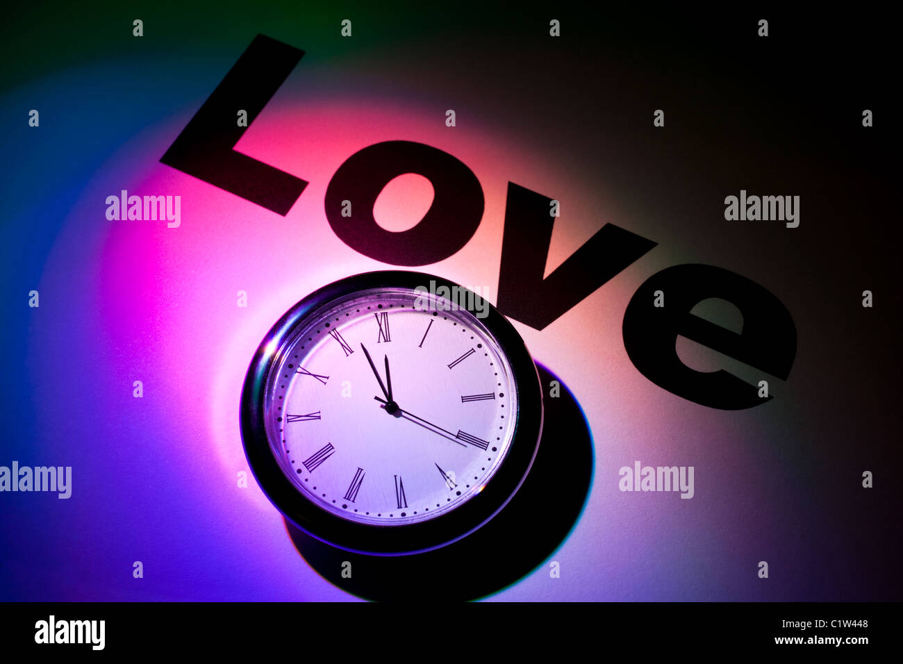 Uhr und Wort der Liebe für Hintergrund Stockfoto