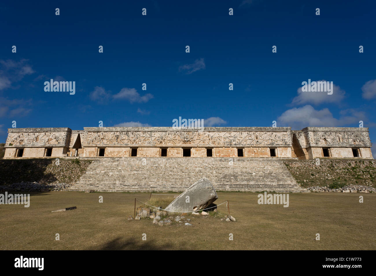 Der Palast des Gouverneurs in Uxmal ist eines der besten Beispiele der Maya Puuc-Architektur in der Yucatan Halbinsel, Mexiko. Stockfoto
