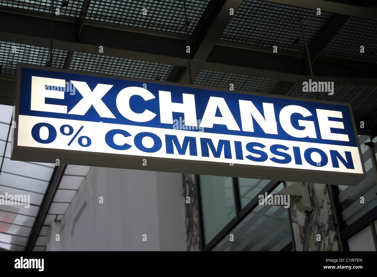 Bureau de Change 0 % Kommission Geld Austausch Zeichen in Prag, Tschechische Republik Stockfoto