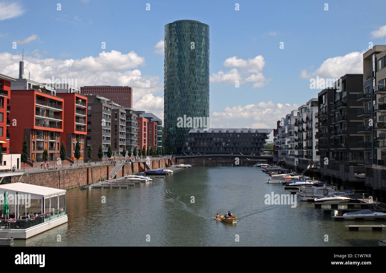 Moderne Wohn- und Business-Architektur in Frankfurt am Main, Deutschland. Stockfoto