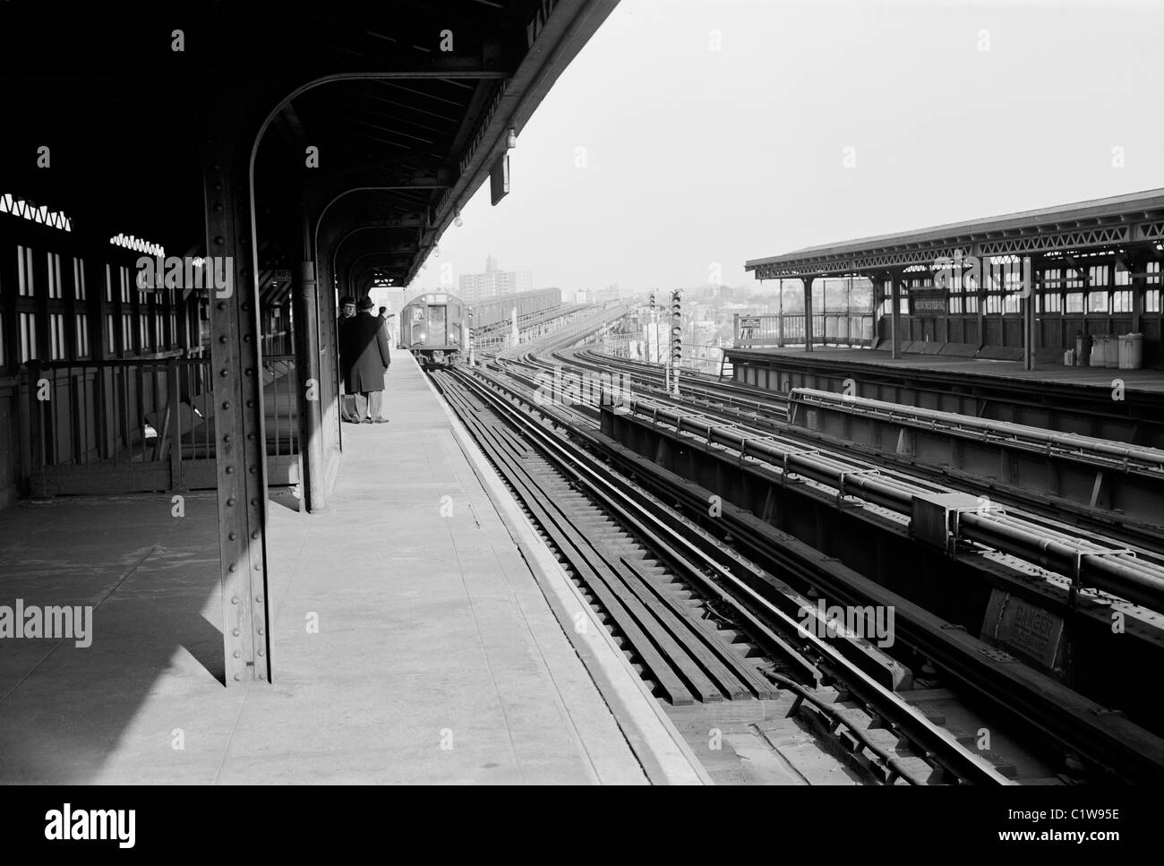 USA, Bundesstaat New York in New York City, The Bronx, erhöhten Abschnitt der u-Bahn im Queensboro Plaza Stockfoto