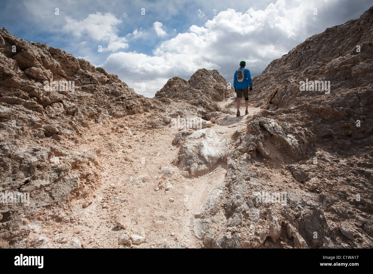 Läufer, Wandern entlang des White Mesa Bike Trails Area - Ojito Wildnis - New Mexiko. Stockfoto