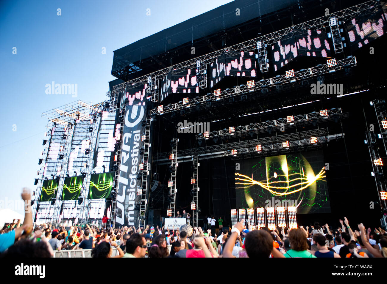 Die Hauptbühne auf der Ultra Music Festival in Miami, Florida, USA am 25. März 2011 berücksichtigt. Stockfoto