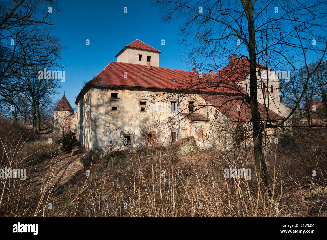 Mittelalterliche Burg im Dorf Witostowice, Niederschlesien, Polen Stockfoto