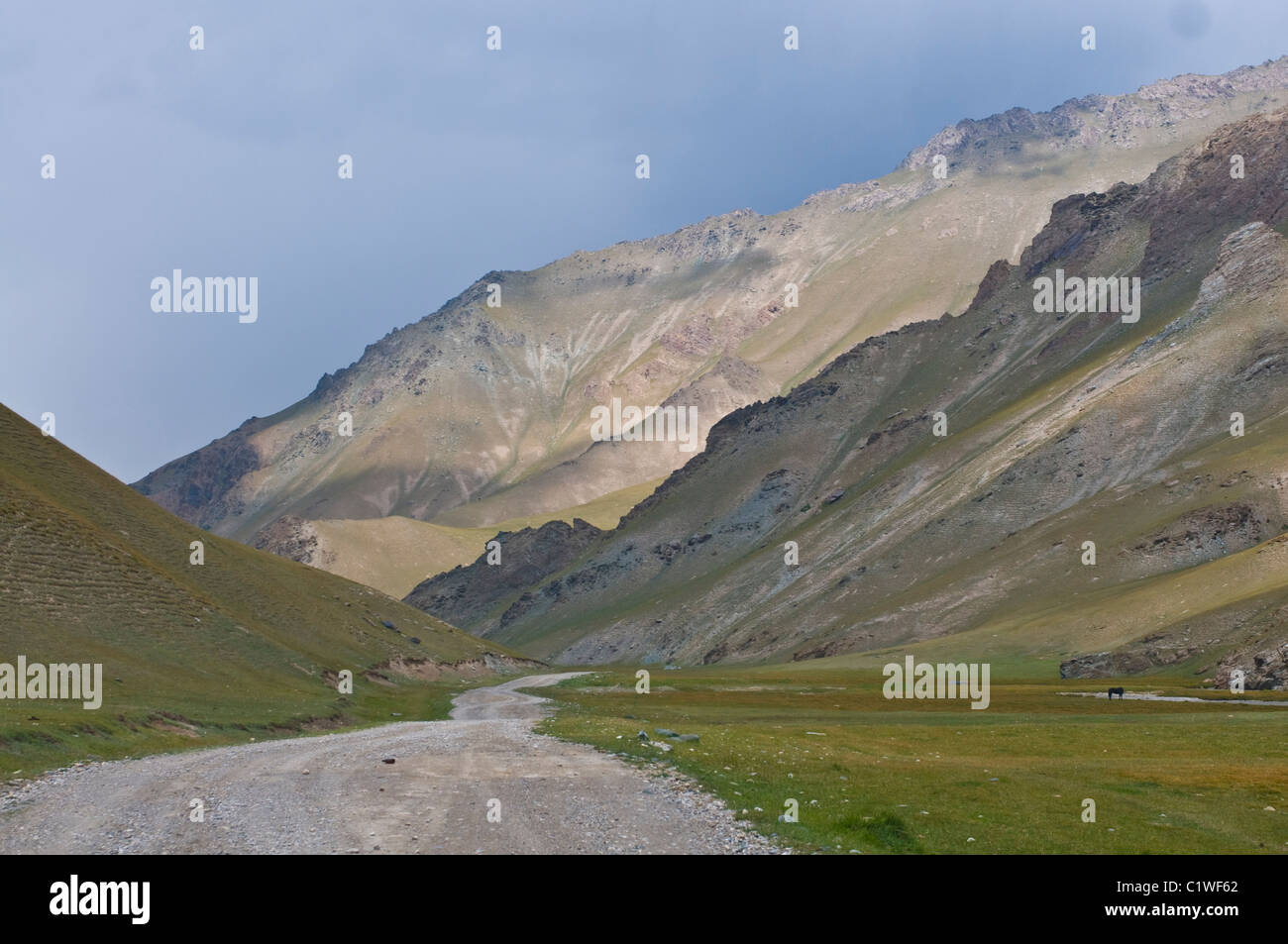 Kirgisistan, Song Kol, Landstraße in die Wildnis Stockfoto