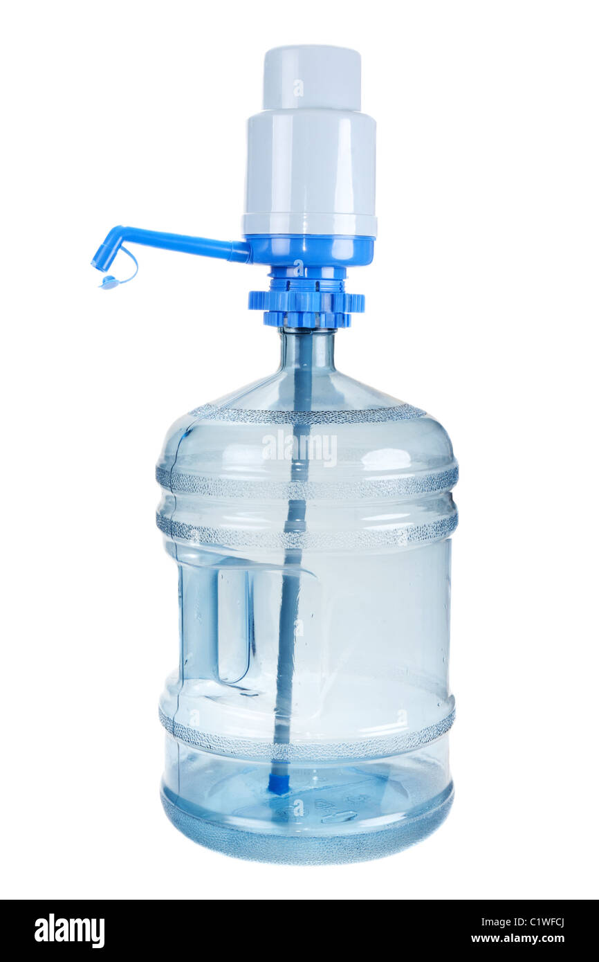 Große Plastikflasche für Wasser und Pomp auf weißem Hintergrund Stockfoto